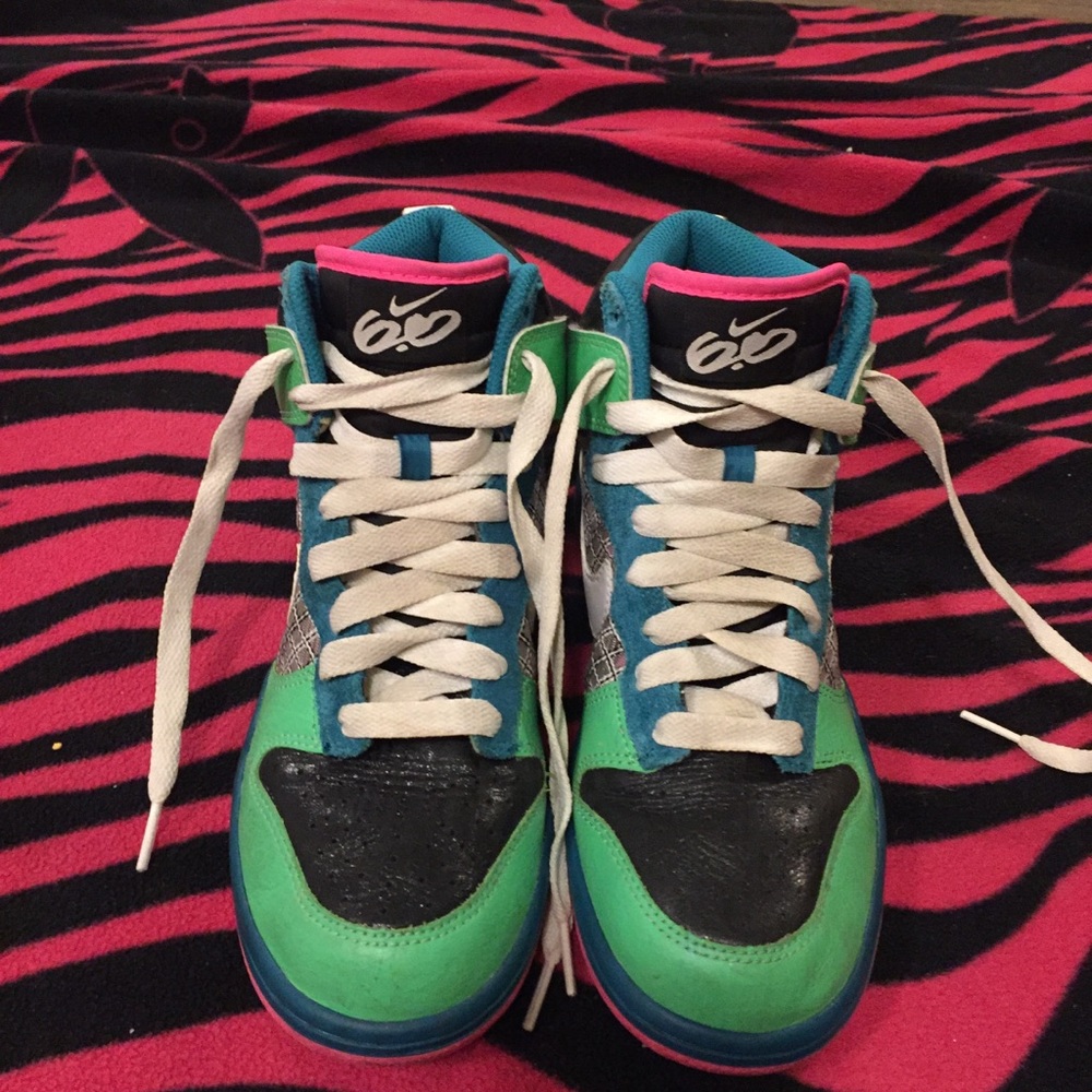 Exclusive Nike Dunks - Picture 3 of 5